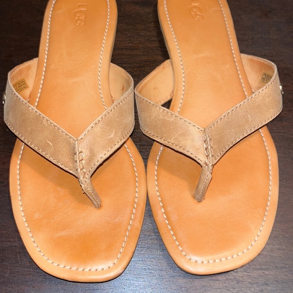 UGG tan leather flat sandals - Picture 6 of 6